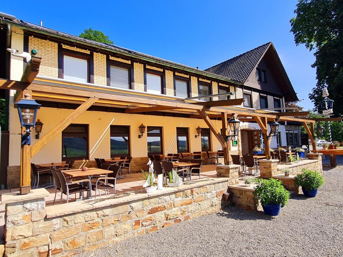 Hotel Waldquelle - Baumhaushotel Эрцен Экстерьер фото