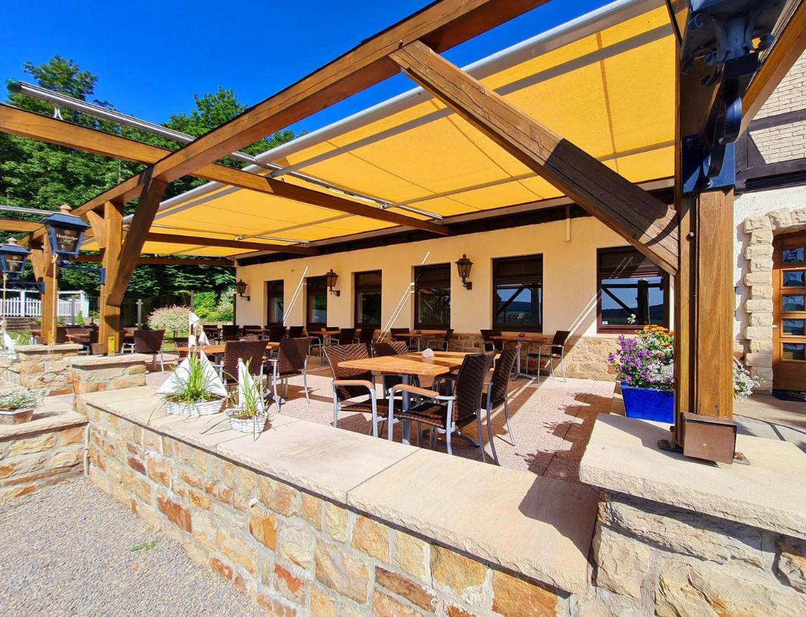 Hotel Waldquelle - Baumhaushotel Эрцен Экстерьер фото