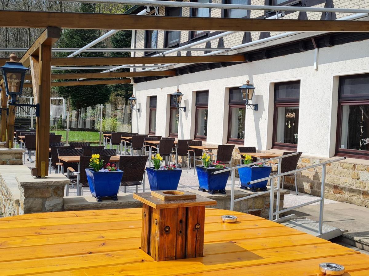 Hotel Waldquelle - Baumhaushotel Эрцен Экстерьер фото
