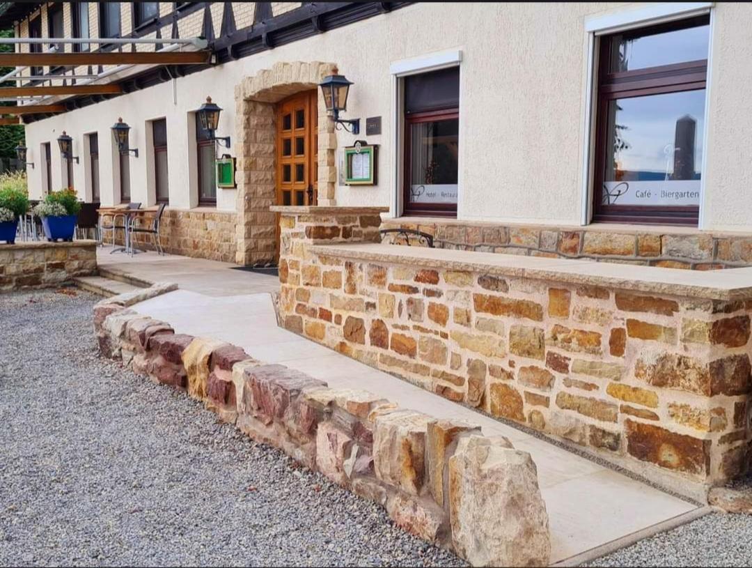 Hotel Waldquelle - Baumhaushotel Эрцен Экстерьер фото